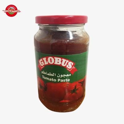 Dreifach konzentrierte Tomatenpuree in einem Glas, 210 ml natürliche Tomatenpaste.